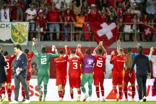 L'équipe de Suisse remercie les nombreux fans présents à Tourbillon